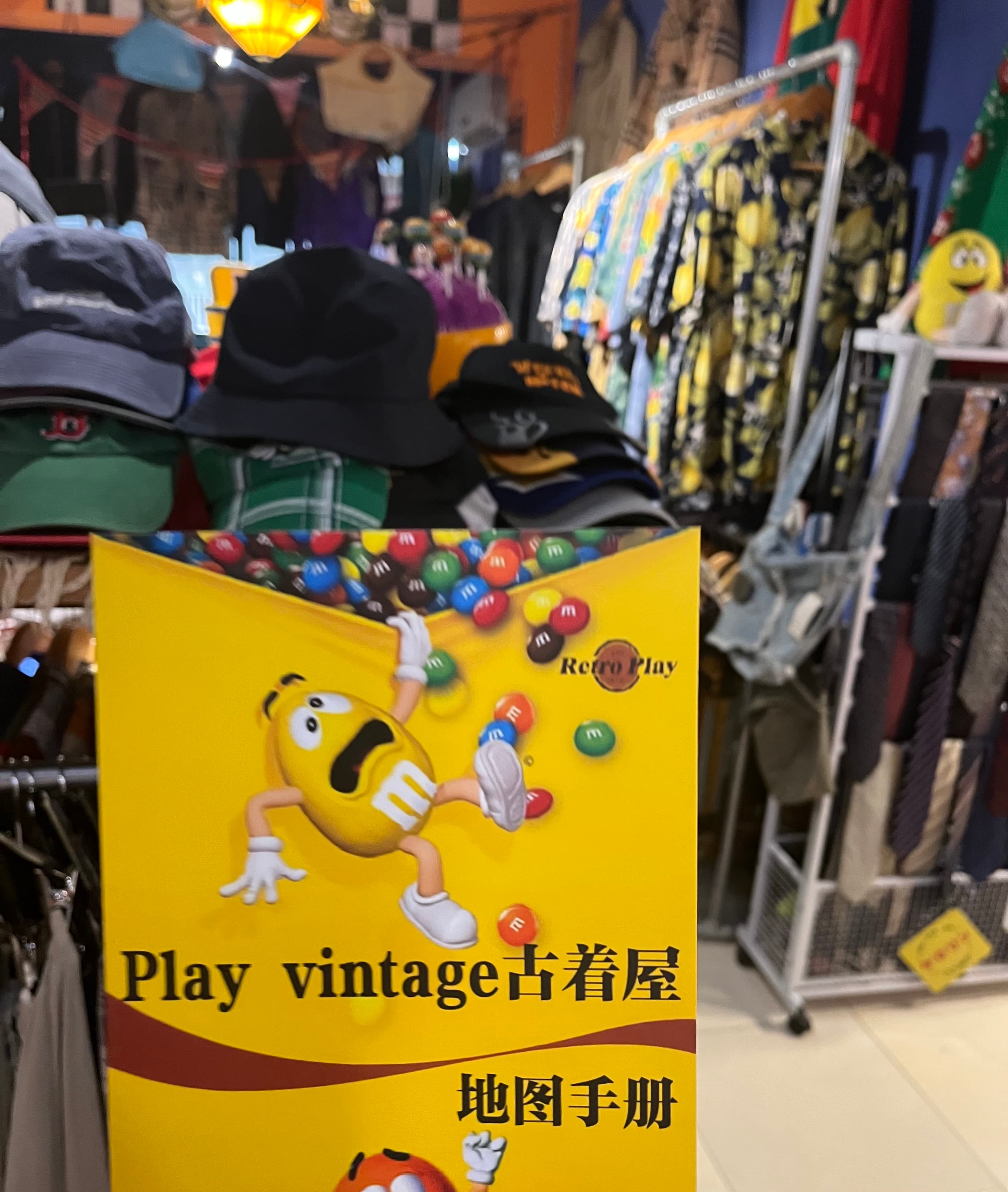 春熙路巷弄里古着店小哥