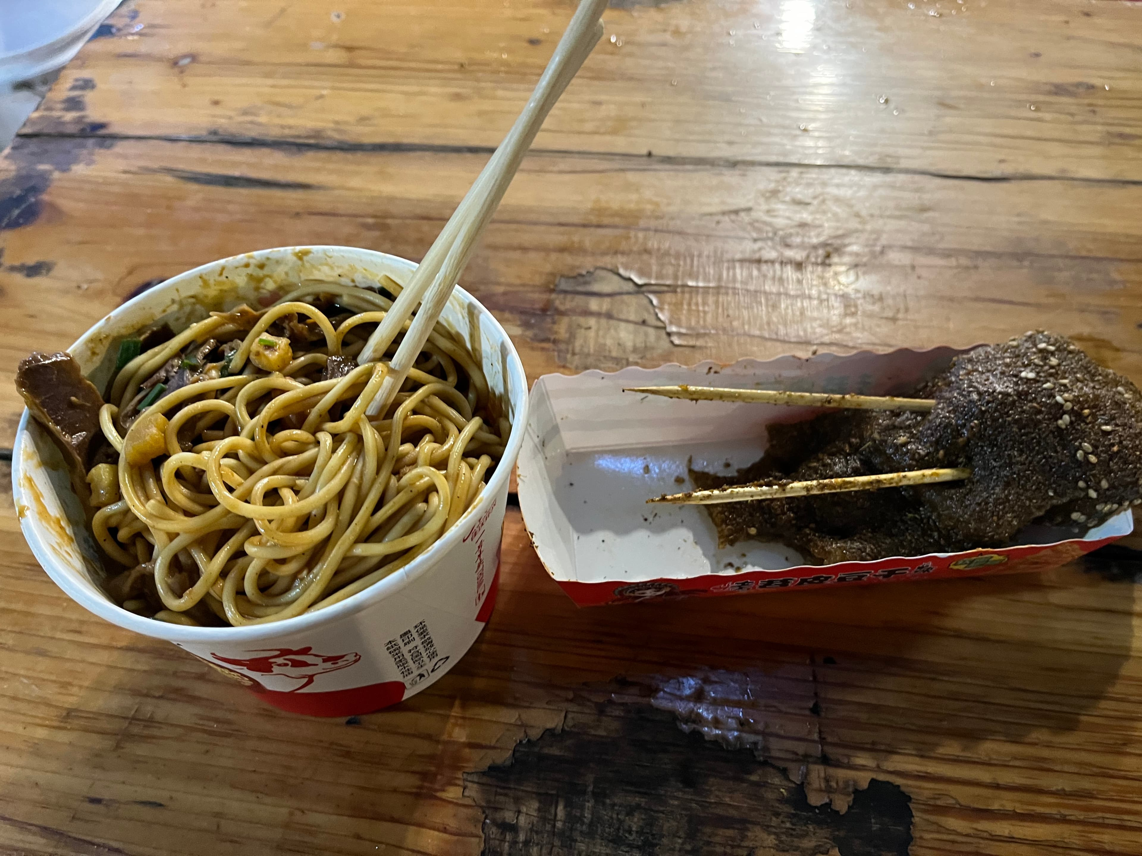 解放路午夜热干面摊老板