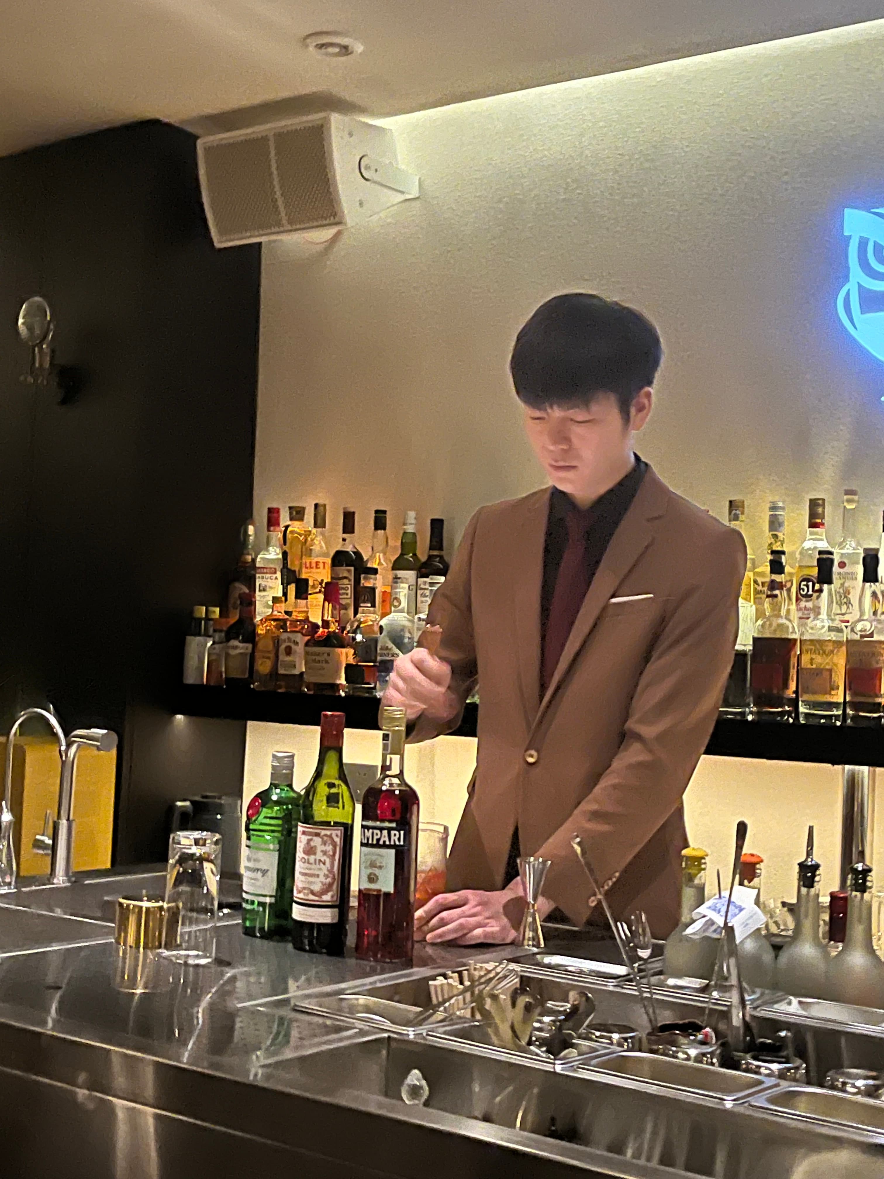 青年路老废物乐园的调酒师