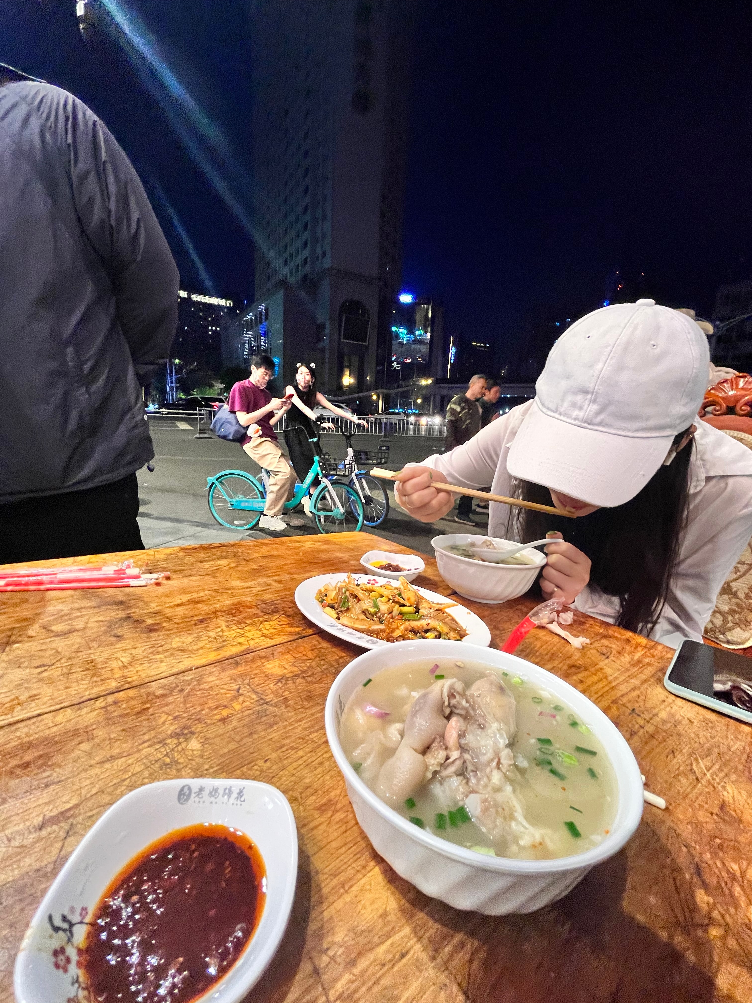街口蹄花摊偶遇的搞事业姐姐