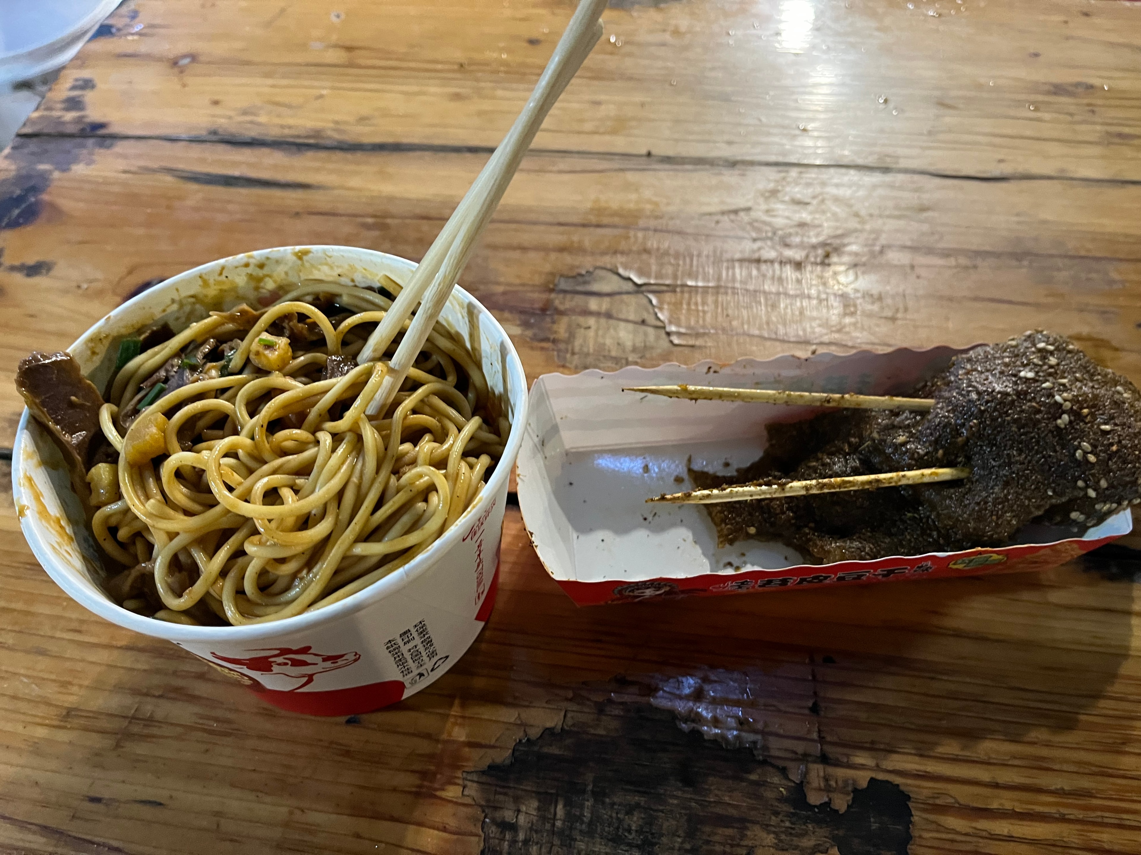 解放路午夜热干面摊老板